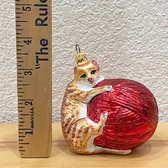 Vintage Gold Cat Playing Red Ball of Yarn Hand Blown Glass Christmas Ornament - Picture 4 of 12